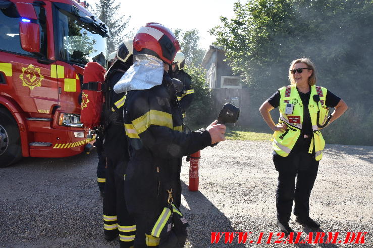 Ild i el-skab. Chr. Jensens Vej i vejle. 26/06-2024. Kl. 17:40.