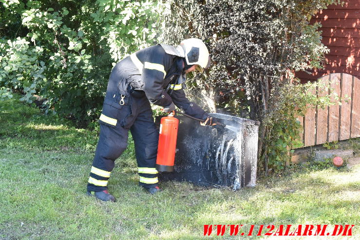 Ild i el-skab. Chr. Jensens Vej i vejle. 26/06-2024. Kl. 17:40.