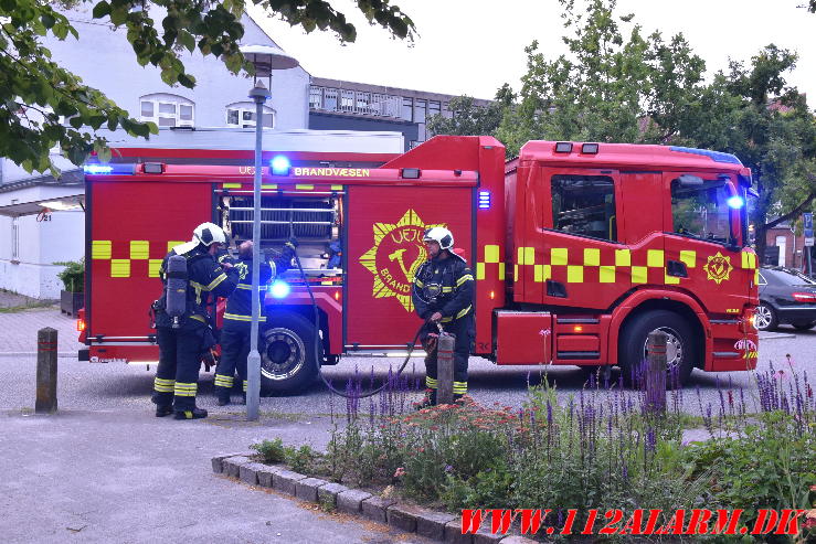 Ild i Skraldespand. Højbanetorvet i Vejle. 01/07-2024. KL. 21:00.