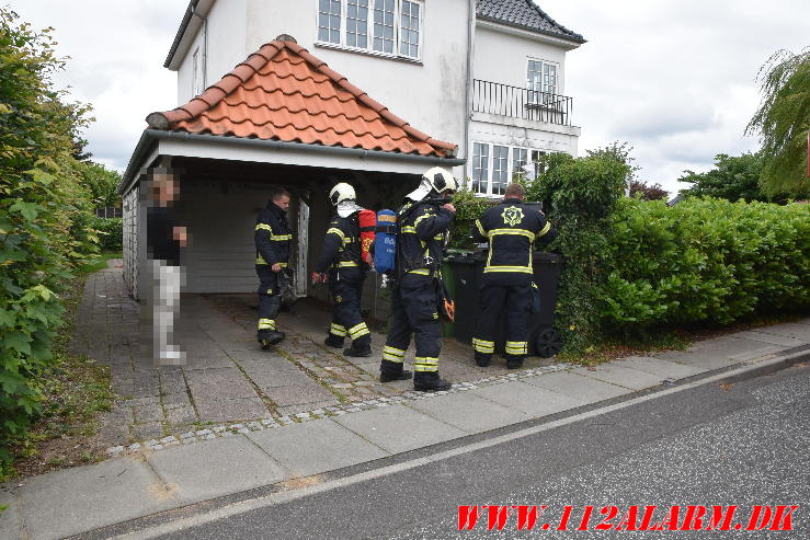 Endnu en ukrudtsbrænder. Svinget i Vejle. 02/07-2024. KL. 14:56.