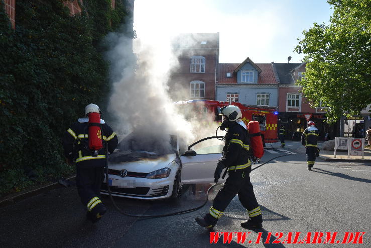 Der gik ild i en Golf Gti. Vendersgade i Vejle. 19/07-2024. Kl. 17:53.