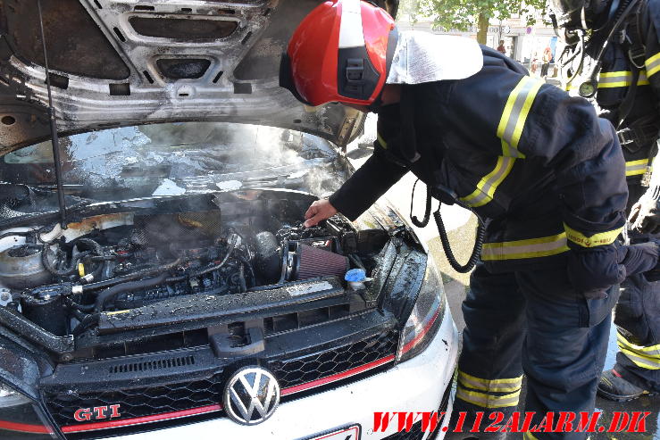 Der gik ild i en Golf Gti. Vendersgade i Vejle. 19/07-2024. Kl. 17:53.