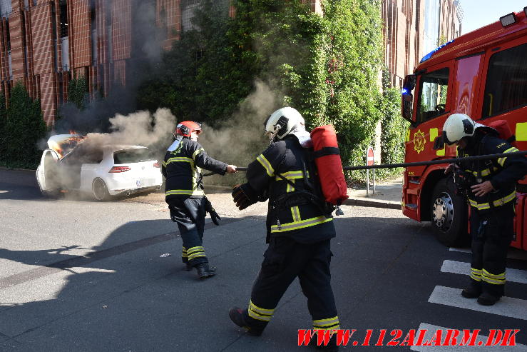 Der gik ild i en Golf Gti. Vendersgade i Vejle. 19/07-2024. Kl. 17:53.