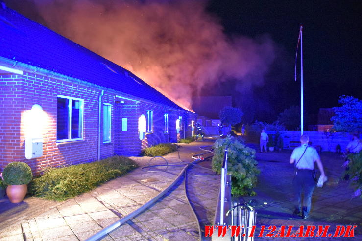 Voldsom brand i rækkehus. Primulavej i Vejle. 22/07-2024. KL. 02:34.