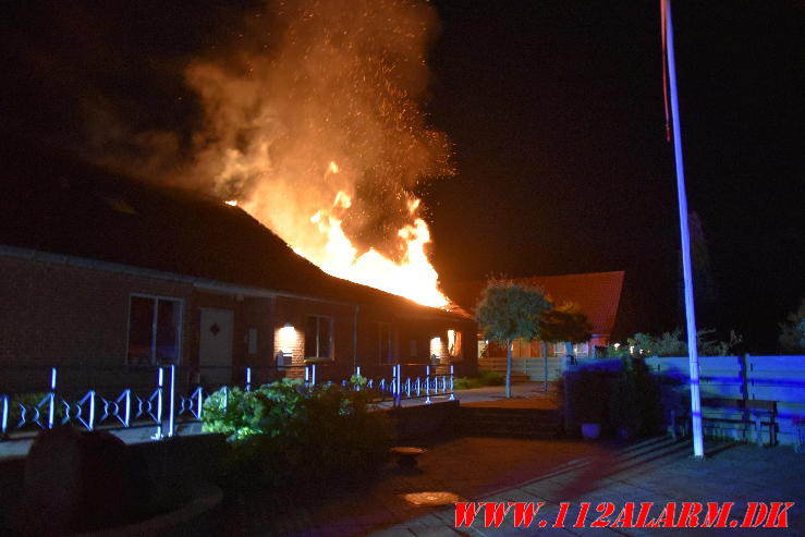 Voldsom brand i rækkehus. Primulavej i Vejle. 22/07-2024. KL. 02:34.