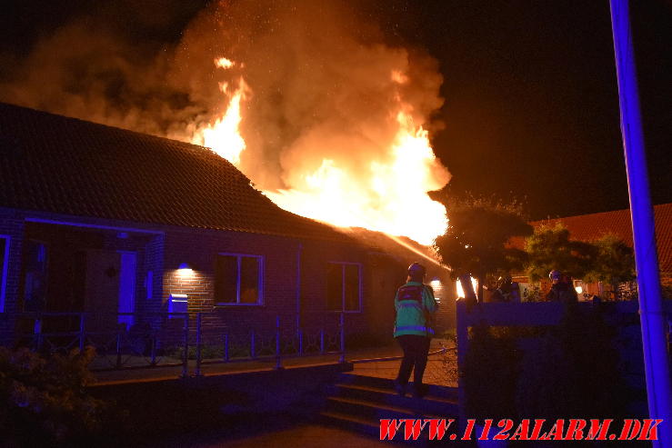 Voldsom brand i rækkehus. Primulavej i Vejle. 22/07-2024. KL. 02:34.