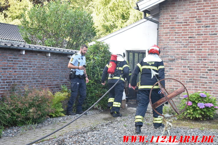 Brand i Villa / Skur. Grønholt i Vejle. 28/07-2024. Kl. 19:11.