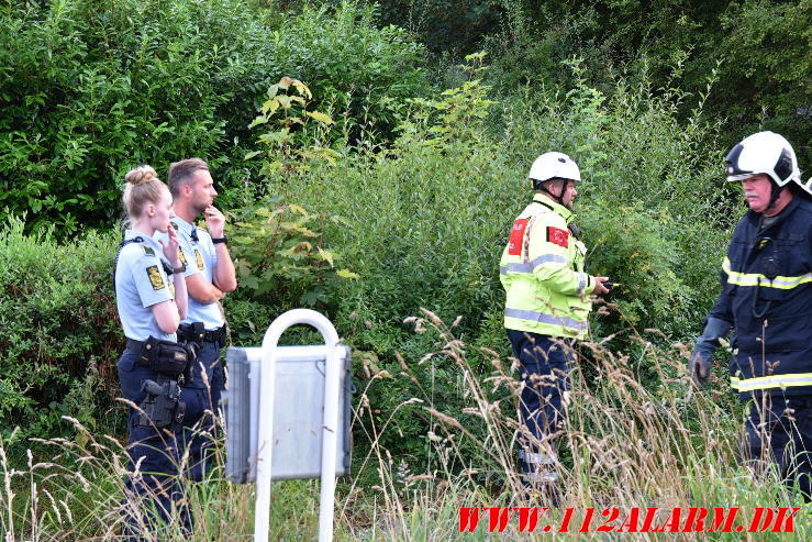 Ild i et ubeboet hus. Fårupvej 58 i Jelling. 07/08-2024. Kl. 20:27.