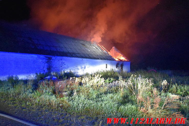 Brand på ubeboet gård. Norgesvej i Vendelev. 27/08-2024. Kl. 01:00.