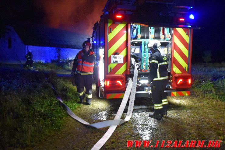 Brand på ubeboet gård. Norgesvej i Vendelev. 27/08-2024. Kl. 01:00.