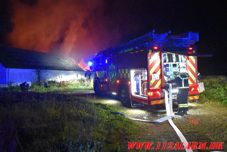 Brand på ubeboet gård. Norgesvej i Vendelev. 27/08-2024. Kl. 01:00.