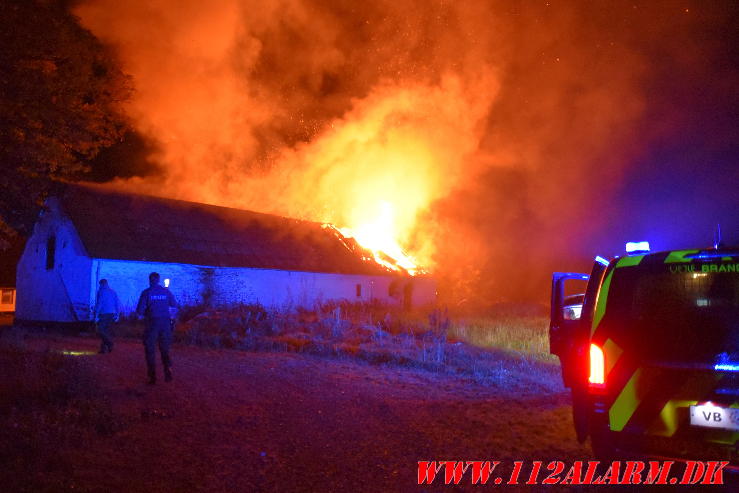 Brand på ubeboet gård. Norgesvej i Vendelev. 27/08-2024. Kl. 01:00.