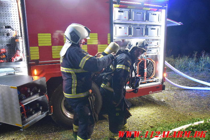 Brand på ubeboet gård. Norgesvej i Vendelev. 27/08-2024. Kl. 01:00.