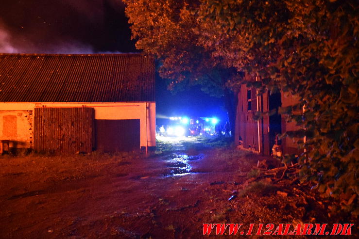 Brand på ubeboet gård. Norgesvej i Vendelev. 27/08-2024. Kl. 01:00.