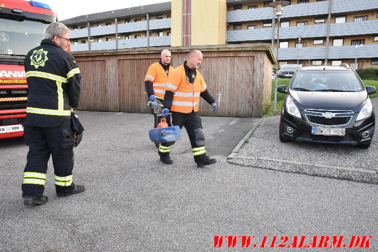 Der løb dieselolie af en parkeret bil. Nordlandsvej 11 i Vejle. 28/08-2024. Kl. 19:22.