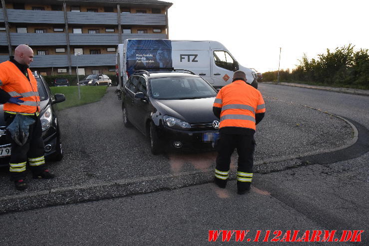 Der løb dieselolie af en parkeret bil. Nordlandsvej 11 i Vejle. 28/08-2024. Kl. 19:22.