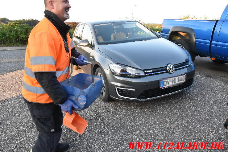 Der løb dieselolie af en parkeret bil. Nordlandsvej 11 i Vejle. 28/08-2024. Kl. 19:22.