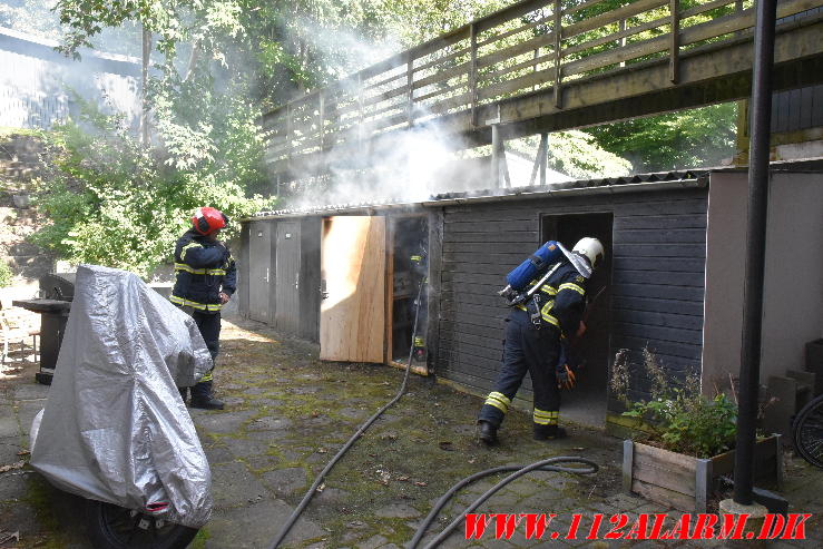 Endnu en gang ukrudtsbrænder. Vesterbrogade i Vejle. 02/09-2024. Kl. 13:25.