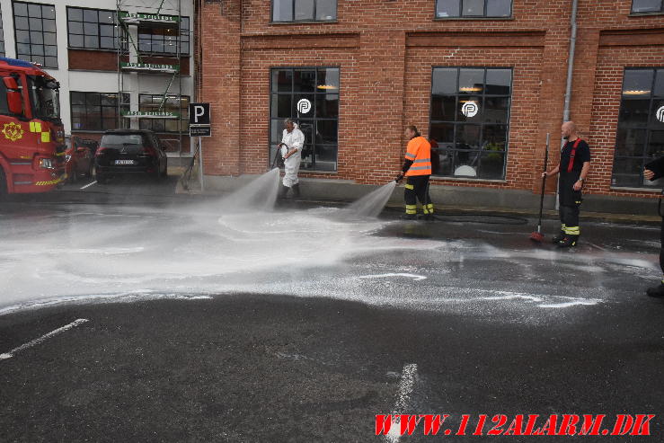 Der løb maling ud af siden. Havnegade i Vejle. 03/09-2024. Kl. 10:41.