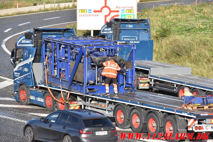 Læsset forskubbet sig ved opbremsningen. Motorvejen E45 ved DTC. 12/09-2024. KL. 17:00.