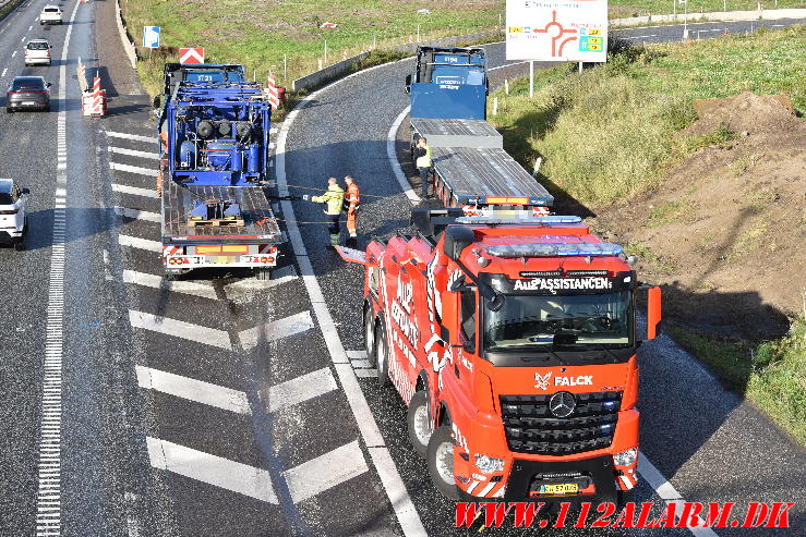 Læsset forskubbet sig ved opbremsningen. Motorvejen E45 ved DTC. 12/09-2024. KL. 17:00.