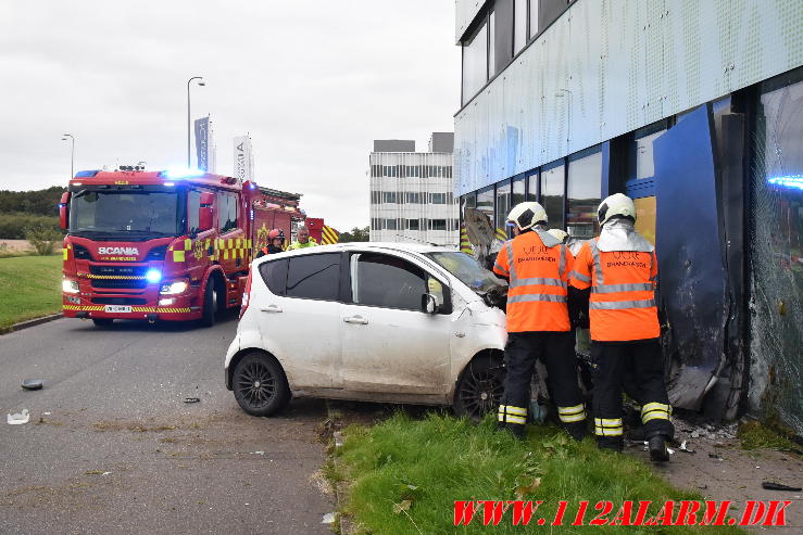 Ramte bygningen med stor kraft. Grundet Ringvej i Vejle. 15/09-2024. Kl. 18:54.