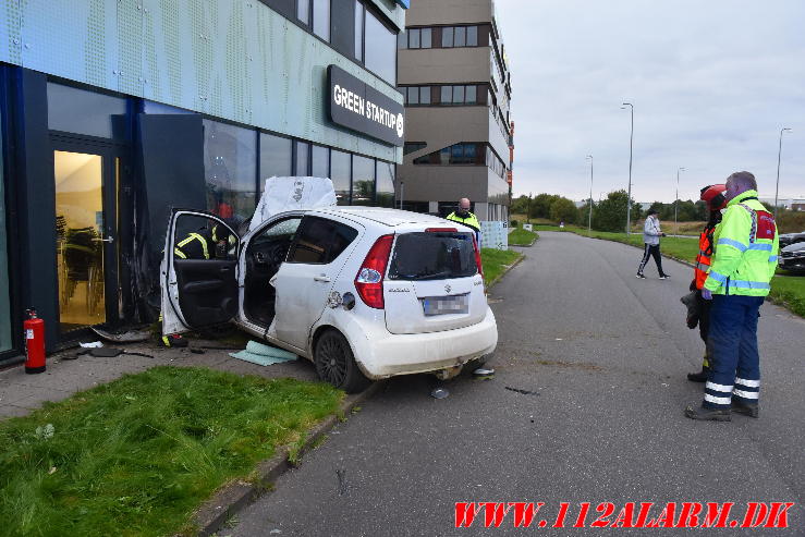 Ramte bygningen med stor kraft. Grundet Ringvej i Vejle. 15/09-2024. Kl. 18:54.