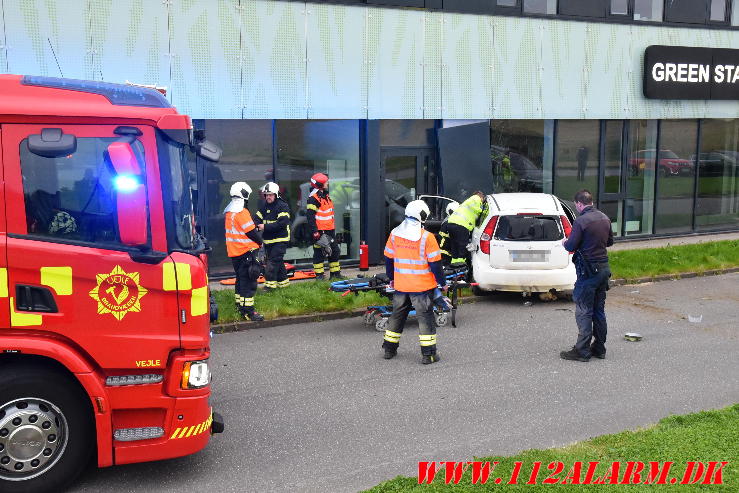 Ramte bygningen med stor kraft. Grundet Ringvej i Vejle. 15/09-2024. Kl. 18:54.