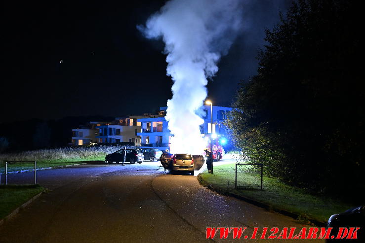 Bilen brød i brand. Skrænten i Bredballe. 05/10-2024. KL. 21:00.