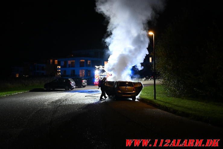 Bilen brød i brand. Skrænten i Bredballe. 05/10-2024. KL. 21:00.