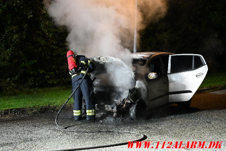 Bilen brød i brand. Skrænten i Bredballe. 05/10-2024. KL. 21:00.