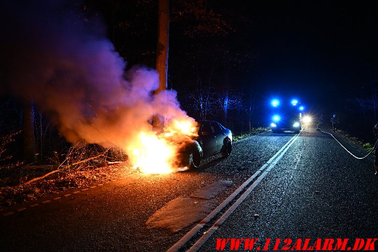 Ild i motorrummet. Grejsdalsvej i Grejsdalen. 28/11-2024. KL. 23:26.