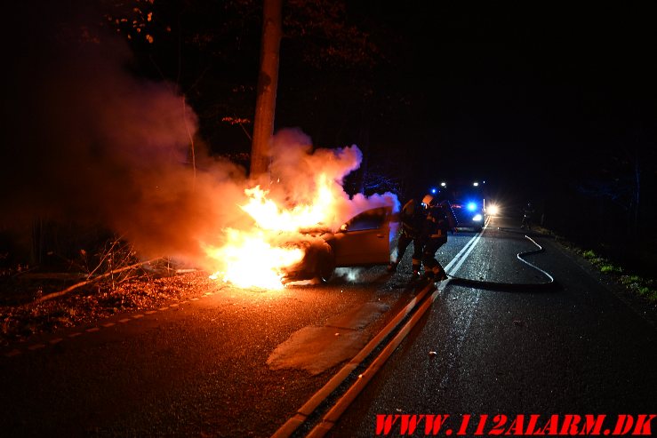 Ild i motorrummet. Grejsdalsvej i Grejsdalen. 28/11-2024. KL. 23:26.