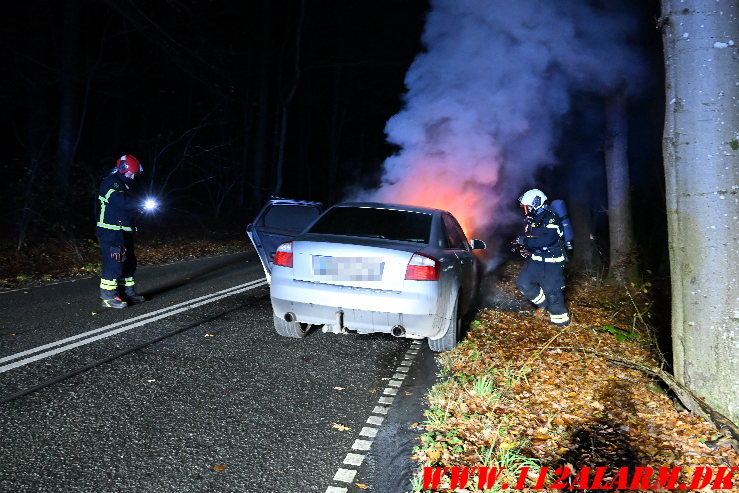 Ild i motorrummet. Grejsdalsvej i Grejsdalen. 28/11-2024. KL. 23:26.