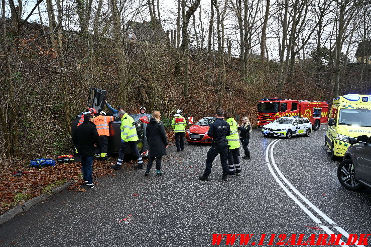 Ældre dame væltede om på siden. Jellingvej i Vejle. 27/11-2024. Kl. 13:27.