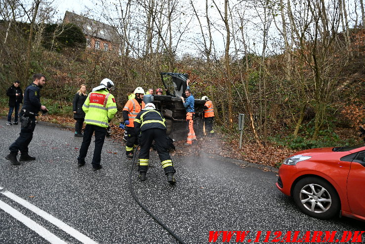 Ældre dame væltede om på siden. Jellingvej i Vejle. 27/11-2024. Kl. 13:27.