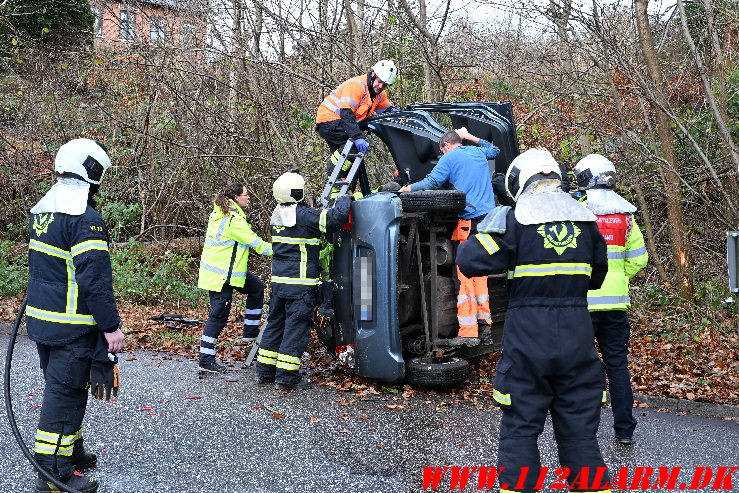 Ældre dame væltede om på siden. Jellingvej i Vejle. 27/11-2024. Kl. 13:27.