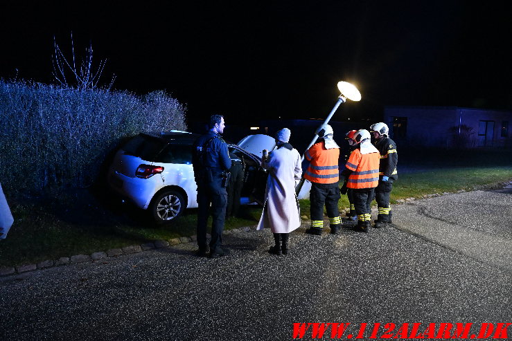 Ramte en lygtepæl. Fyrretoften i Vejle. 29/11-2024. Kl. 18:35.