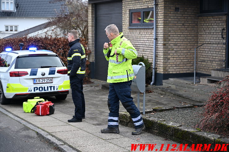 En person måtte hjælpes ned. Hyldevej i Vejle. 05/12-2024. Kl. 11:04.