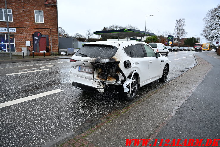 Der gik ild i bilen ved sammenstødet. Fredericiavej i Vejle. 30/12-2024. Kl. 11:02.