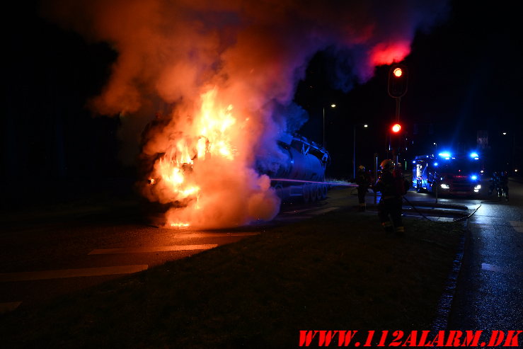 Ild i Lastbil. Toldbodvej i Vejle. 10/01-2025. KL. 22:46.