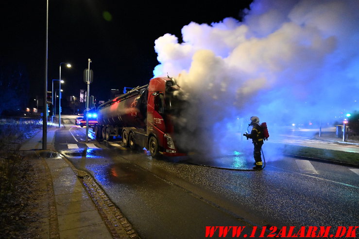 Ild i Lastbil. Toldbodvej i Vejle. 10/01-2025. KL. 22:46.