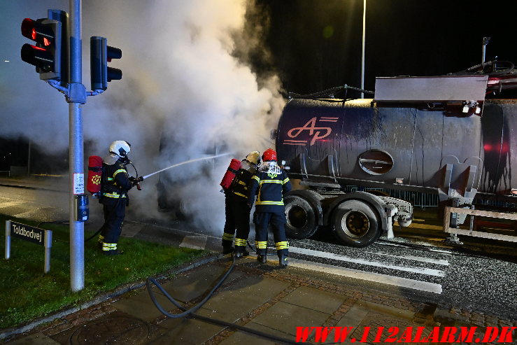 Ild i Lastbil. Toldbodvej i Vejle. 10/01-2025. KL. 22:46.