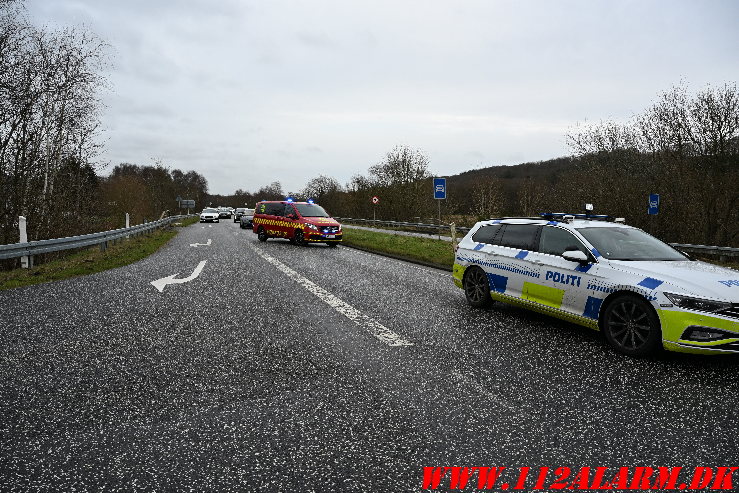 Kørt op bag i en holdende bil. Vardevej i Skibet. 25/01-2025. Kl. 12:11.