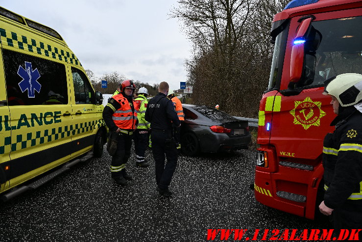 Kørt op bag i en holdende bil. Vardevej i Skibet. 25/01-2025. Kl. 12:11.