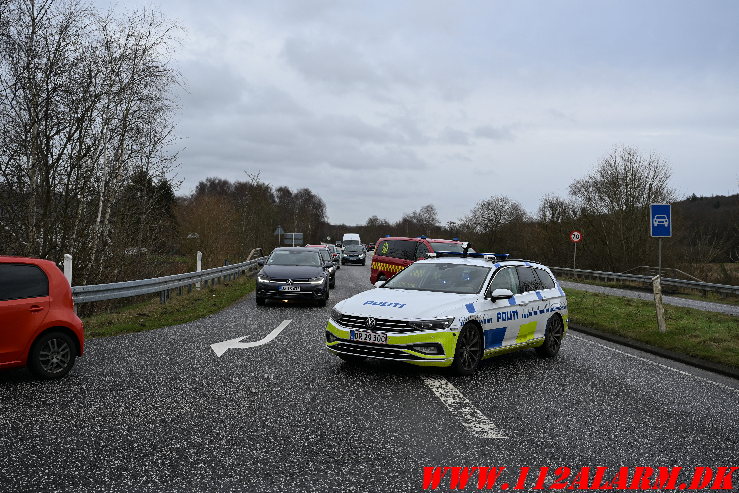 Kørt op bag i en holdende bil. Vardevej i Skibet. 25/01-2025. Kl. 12:11.