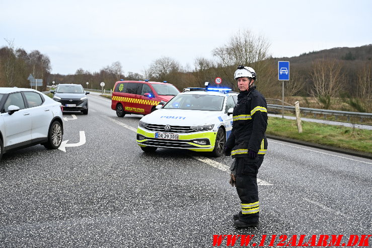 Kørt op bag i en holdende bil. Vardevej i Skibet. 25/01-2025. Kl. 12:11.